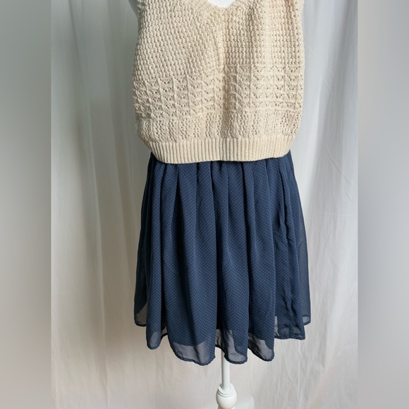 Uniqlo chiffon mini skirts. Size S - Picture 3 of 6